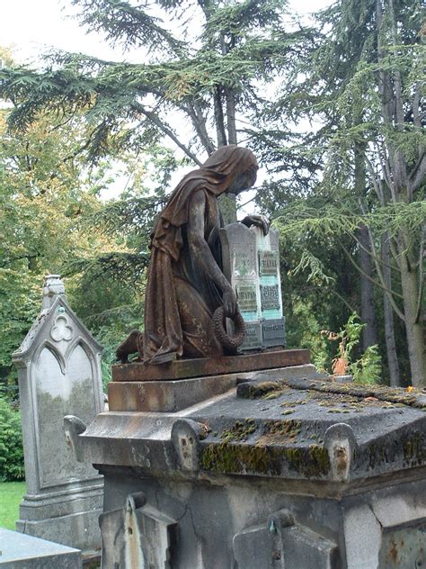 Pere Lachaise Worldromper