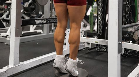 6 Best Calf Exercises With Resistance Bands (+ Sample Workout)