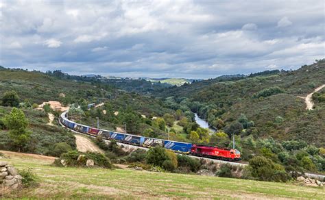 RENFE 335 Der Tak Zwischen Fornos De Algodres Und Gouveia