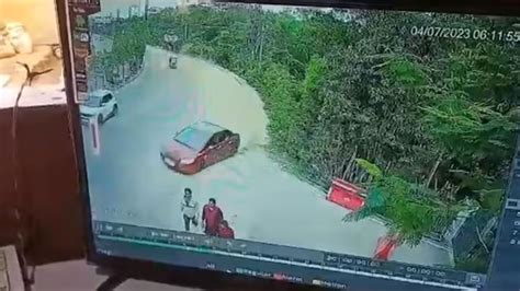 Telangana तेज रफ्तार का कहर सड़क किनारे चल रही लड़कियों को कार ने कुचला Cctv में दिखा मौत का