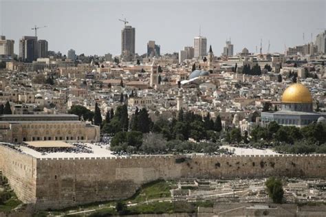 Ratusan Pemukim Israel Menerobos Masuk Kompleks Masjid Al Aqsa Antara