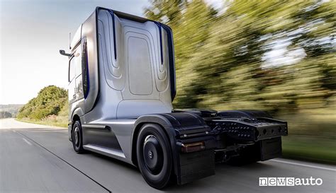 Camion A Idrogeno Liquido Il Futuro Per Mercedes Il Genh Truck