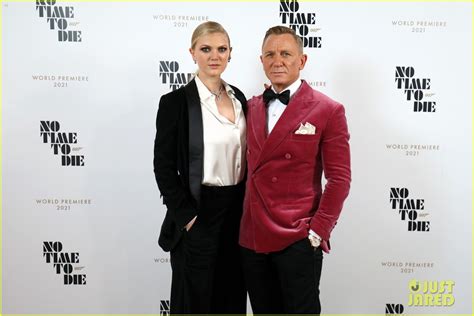 Daniel Craig Makes Extremely Rare Red Carpet Appearance With Daughter