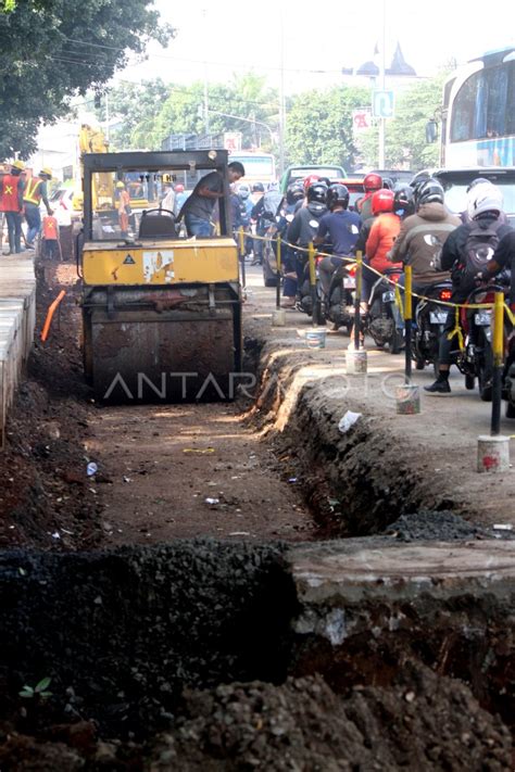 Pelebaran Jalan Raya Bogor Antara Foto