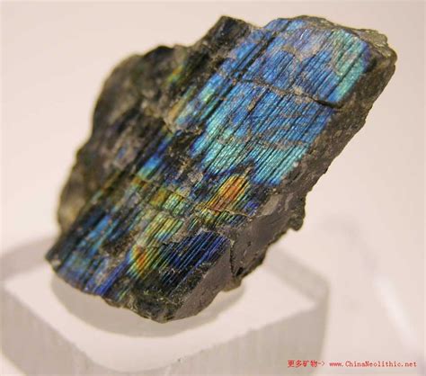 钙长石 Anorthite 矿物图片 矿物百科 石器时代 矿物晶体 矿物标本 珠宝首饰 彩色宝石 玉石翡翠 宝石原料 加工定制 水晶饰品