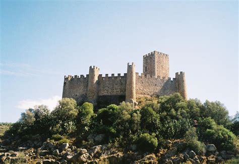 Almourol Castle by LordofPaderne on DeviantArt