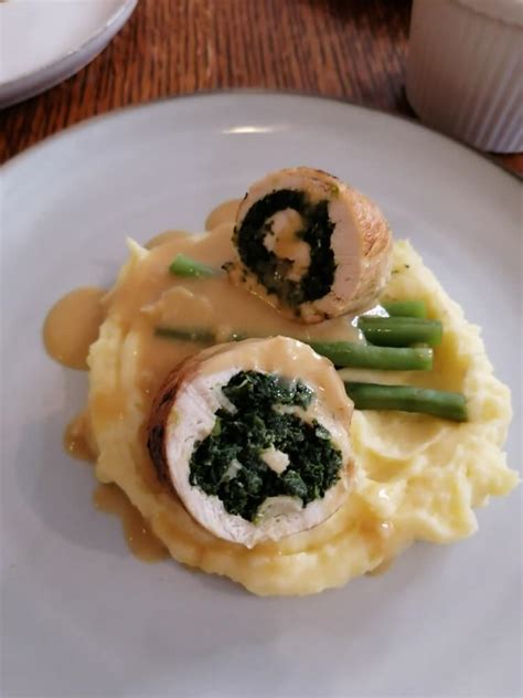 20 Minute Chicken Roulade With Spinach Yummyble