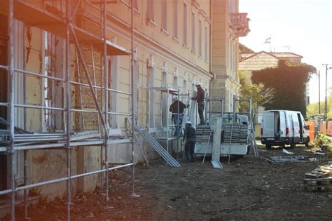 Slobodna Dalmacija Stara Tvorni Ka Zgrada Na Obali Preure Uje Se U