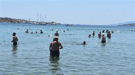 Bodrum plajlarında bayram yoğunluğu yaşanıyor