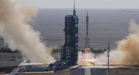 China lanza a los astronautas de la misión Shenzhou 17 para un nuevo y