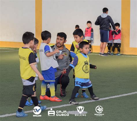 Escuela de fútbol Cusco FC... - Escuela de fútbol Cusco FC