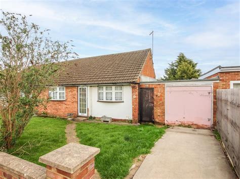 2 Bed Semi Detached Bungalow For Sale In Brook Street Leighton Buzzard