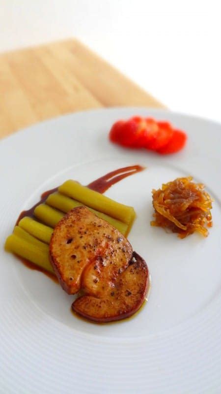 Escalope De Foie Gras Po L E Rhubarbe Confite Et Caramel De Fraise Au