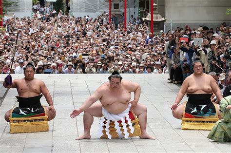 稀勢の里：横綱力士碑に刻名 東京・富岡八幡宮 写真特集1010 毎日新聞