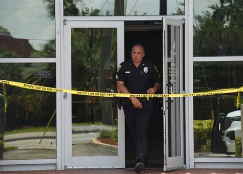 Port St Lucie Police Investigate A Robbery At Seacoast Bank