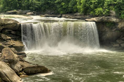 How to See the Spectacular Moonbow at Cumberland Falls State Resort ...