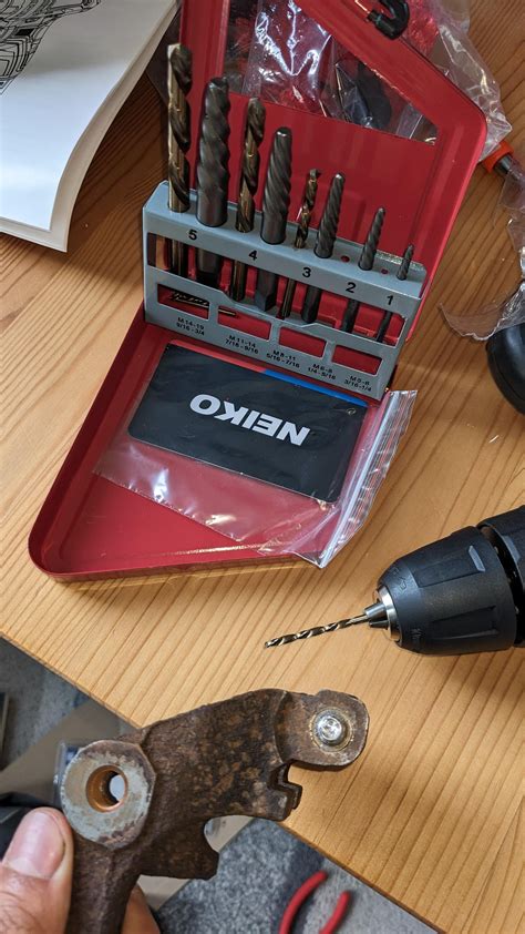 Money wasted? Drill + Left Hand Drill Bit not going thru broken bolt
