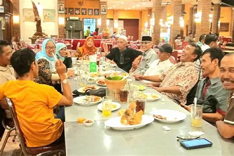 Bersama Teman Lama Lewat Bukber Alumni STM Budya Wacana Mengenang Masa