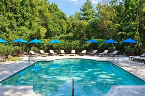 Boston Marriott Burlington: Pool & Spa Day Pass Boston | ResortPass