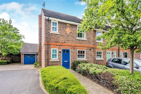 3 Bed End Terrace House For Sale In Charlotte Mews Farnborough