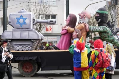 A Carnival Float In Duesseldorf Germany R2ndyomkippurwar