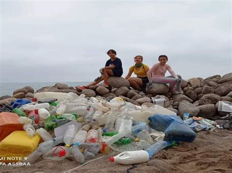 Voluntarios recogen 500 kilos de basura de cinco playas españolas en