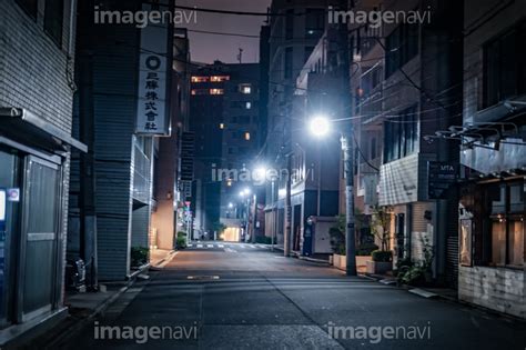 【東京都中央区の路地裏夜景】の画像素材 31705625 写真素材ならイメージナビ