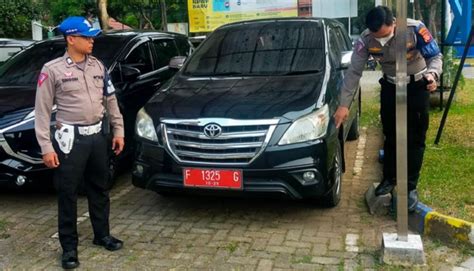 Mobil Pelat Merah Yang Tabrak Pemotor Ternyata Milik Kantor Pajak