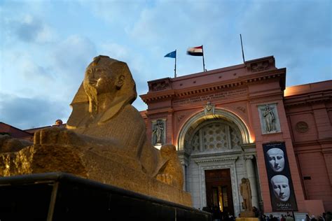 Egipto Exhibe Un Pergamino De 16 Metros Del Libro De Los Muertos Tras Renovar Su Museo Más