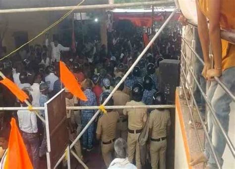 Jalna Protest Stone Pelting And Lathi Charge Again In Jalna Town