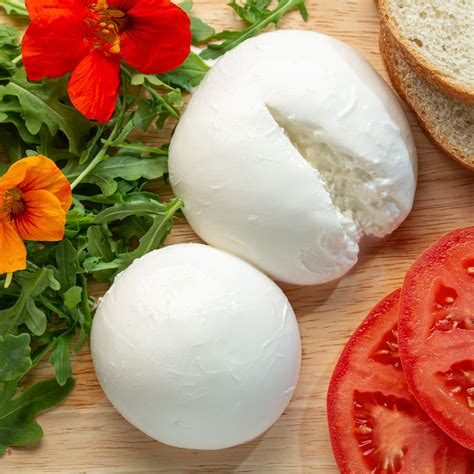 Saint - 🧀 Saturday Spotlight: How Burrata Is Made 🧀 Ever wonder what