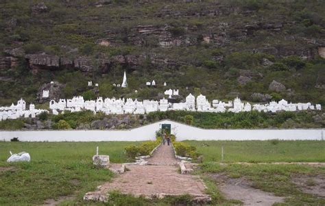 Cemitério Bizantino Mucugê - Chapada: Cemitério bizantino em Mucugê foi construído após epidemia de ...