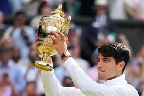 Carlos Alcaraz dépasse Federer Nadal et Djokovic avant 22 ans avec ses