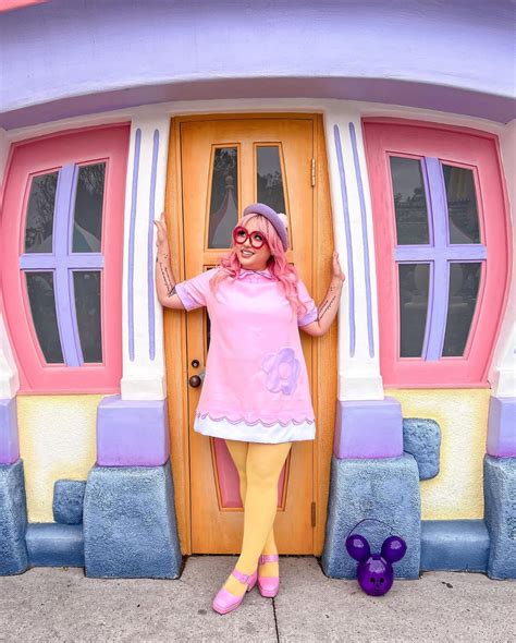 7 Best Daisy Duck Disneybound Outfit Ideas - That Disney Fam