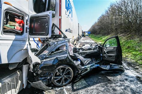 Ein Toter Und Drei Schwerverletzte Bei Unfall Auf Der A