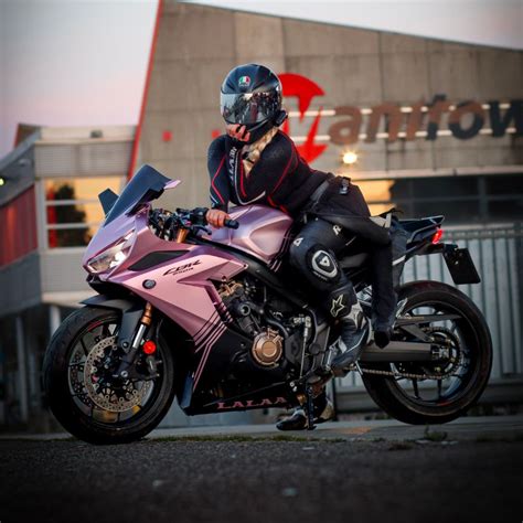 Pink Honda Cbr650r Present