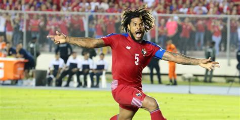 Panamá clasificó por primera vez al Mundial con gol de Román Torres