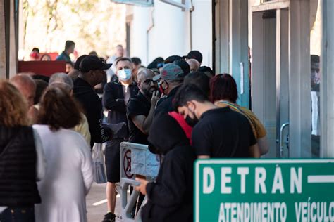 Motoristas Do Df Enfrentam Longas Filas Para Fazer Biometria No Detran