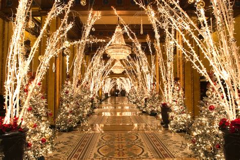 The Roosevelt New Orleans Lights Up to Offer Another Dazzling Holiday ...