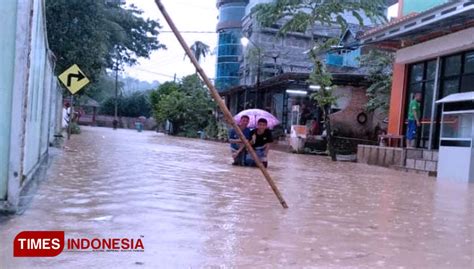 Sungai Grindulu Meluap Desa Tremas Pacitan Dikepung Banjir TIMES