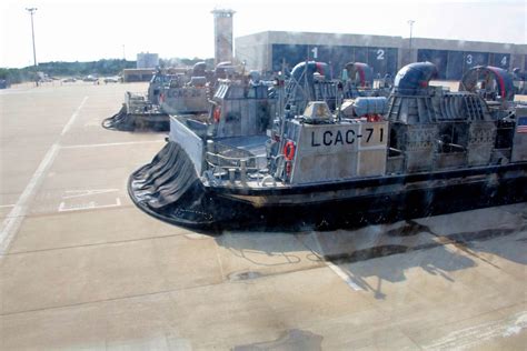 Photos Ride The Navys Hovercraft Lcac And Lcu Business Insider