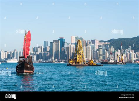 Hong Kong Junk Boat Sail Hi Res Stock Photography And Images Alamy