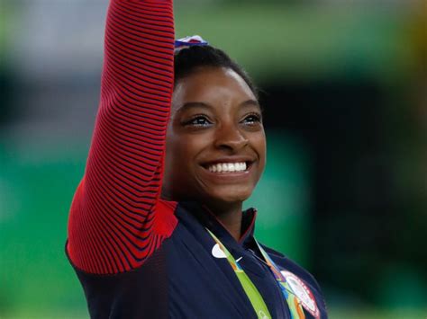 Simone Biles La Gimnasta Con M S Medallas Que A Os Mirada Es