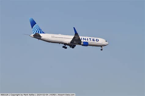 Aircraft N661UA 1993 Boeing 767 322 C N 27158 Photo By Mark Kalfas