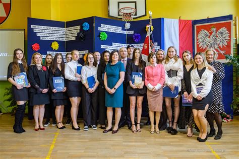 Zakończenie roku szkolnego uczniów klas III w XVI LO TARNÓW Polski