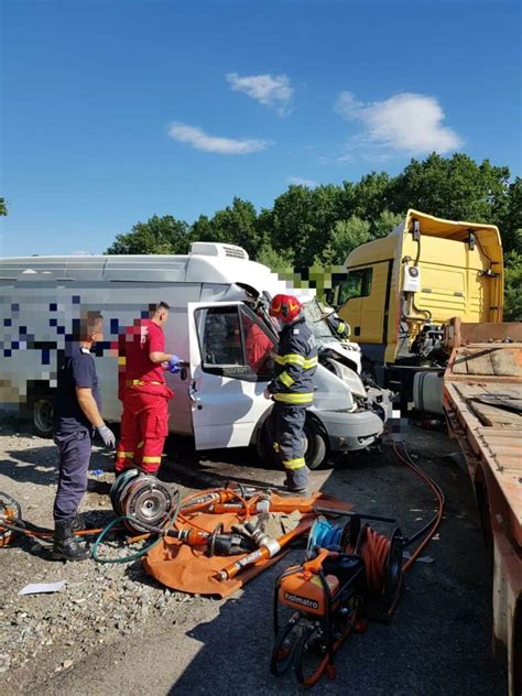 FOTO Accident pe DN 19 în județul Satu Mare O victimă încarcerată