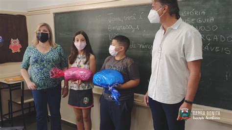 Entrega De Uniformes Escolares Na Rede P Blica Educa O Prefeitura