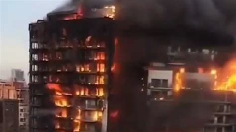 VÍDEO Incêndio atinge prédio e deixa pelo menos quatro mortos saiba