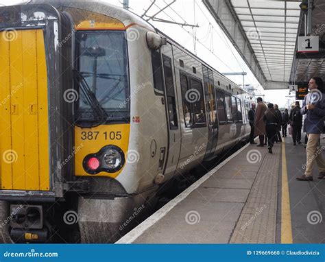 Cambridge railway station editorial image. Image of train - 129669660