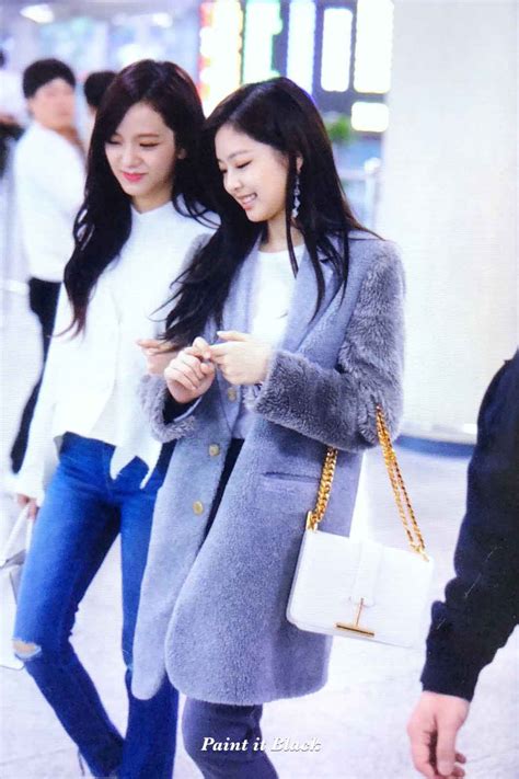 Blackpink-Jisoo-Jennie-Jensoo-Jeju-Airport-fashion-25-March-3